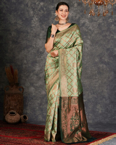 Self Design, Woven, Embellished Banarasi Silk Blend, Jacquard Saree (Light Green, Gold)