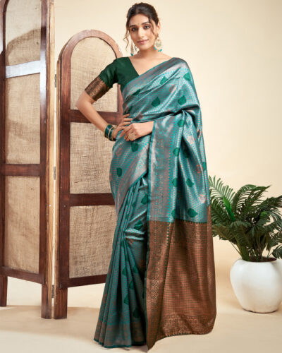 Woven Kanjivaram Silk Blend Saree (Dark Green, Gold)