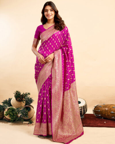 Embellished, Woven, Self Design Banarasi Silk Blend, Jacquard Saree (Magenta, Gold)