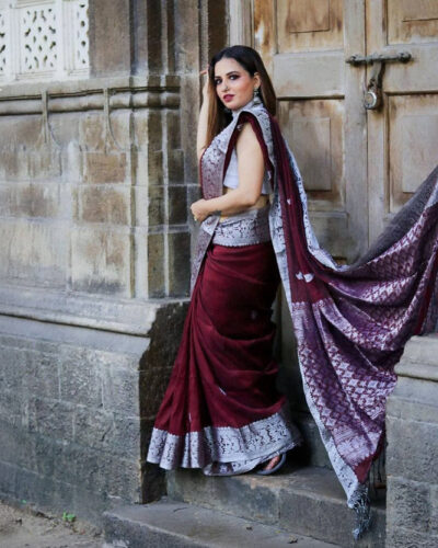 Woven Kanjivaram Pure Silk, Art Silk Saree (Maroon)