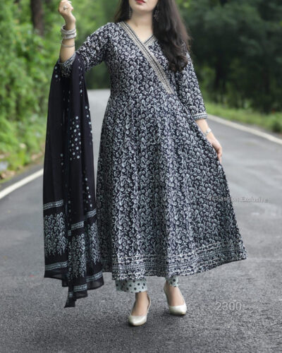 Women Printed Pure Cotton Anarkali Kurta (Black)