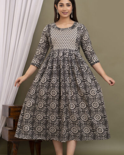 Women Printed Viscose Rayon Anarkali Kurta (Black, White)