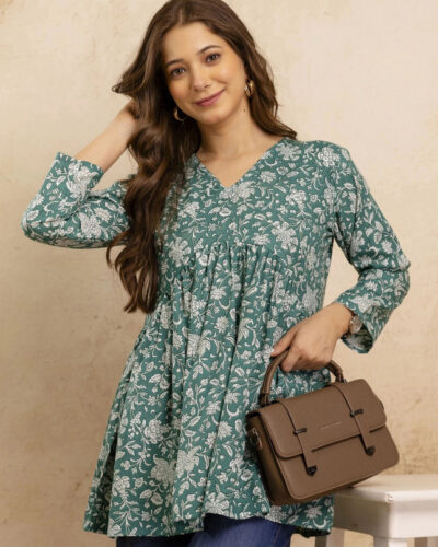 Women Floral Print Viscose Rayon Flared Kurta (Light Green)