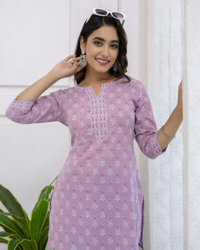 Women Printed Viscose Rayon Straight Kurta (Purple)