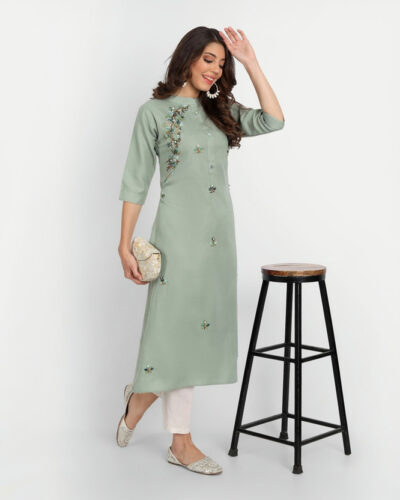 Women Solid Cotton Blend Straight Kurta (Green)