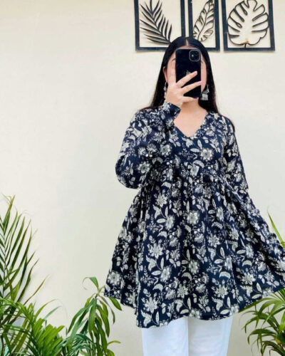 Women Printed Cotton Rayon Flared Kurta (Black)
