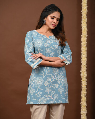 Women Printed Pure Cotton Straight Kurta (Multicolor)